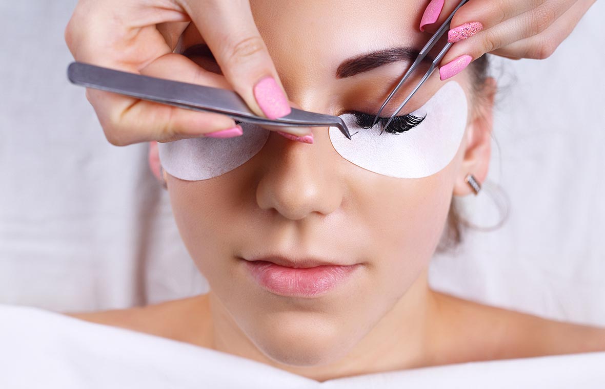 Eyelash Extension Procedure Woman Eye with Long Eyelashes Lashes close up macro selective focus Beşiktaş Güzellik Salonu